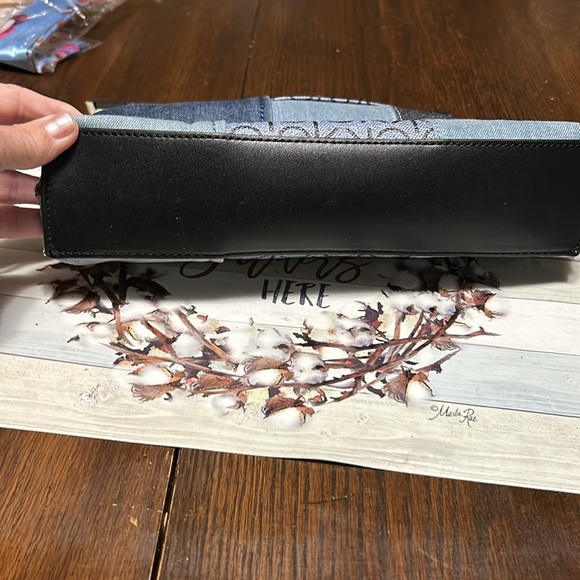 Calvin Klein cross body - Picture 12 of 14